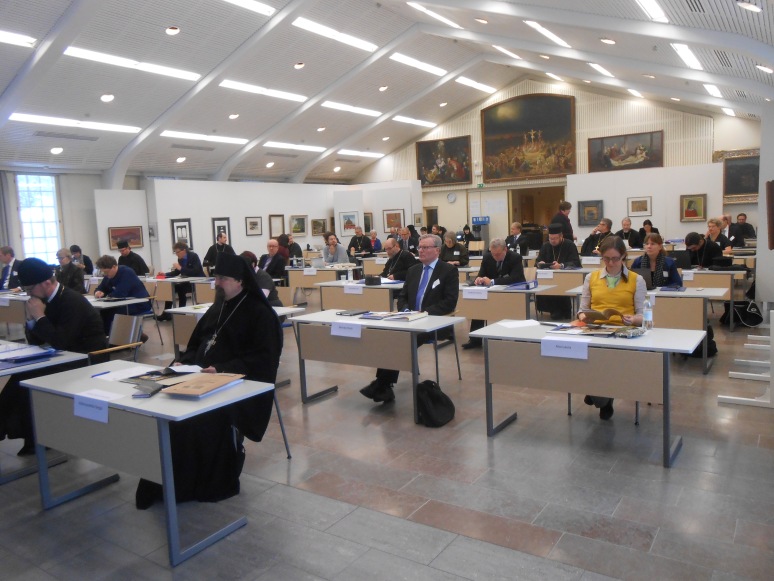 Ensimmäinen täysistunto Valamon kulttuurikeskuksessa. (Kuva/Photo: Aristarkos Sirviö)